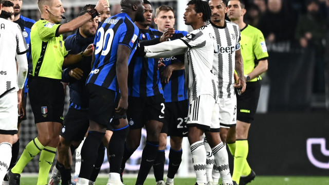 Db Torino 04/04/2023 - Coppa Italia / Juventus-Inter / foto Daniele Buffa/Image Sport
nella foto: Romelu Lukaku-Juan Cuadrado juventus-inter 1-1 lukaku